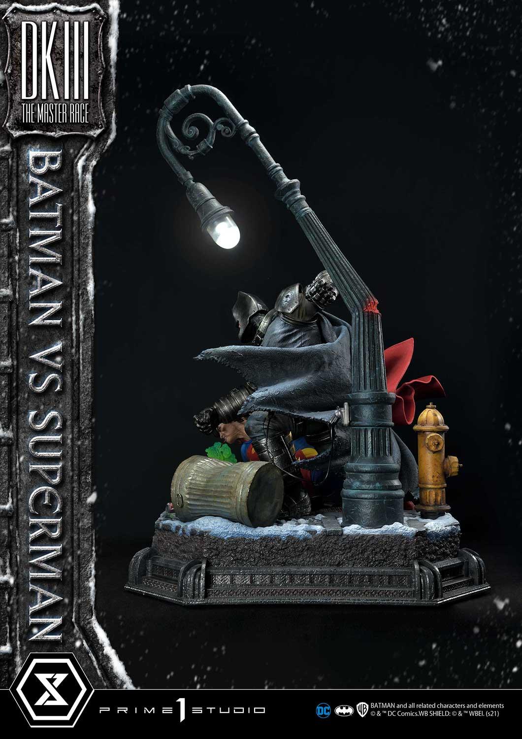 PRE-ORDER Batman versus Superman Statue - Image 3
