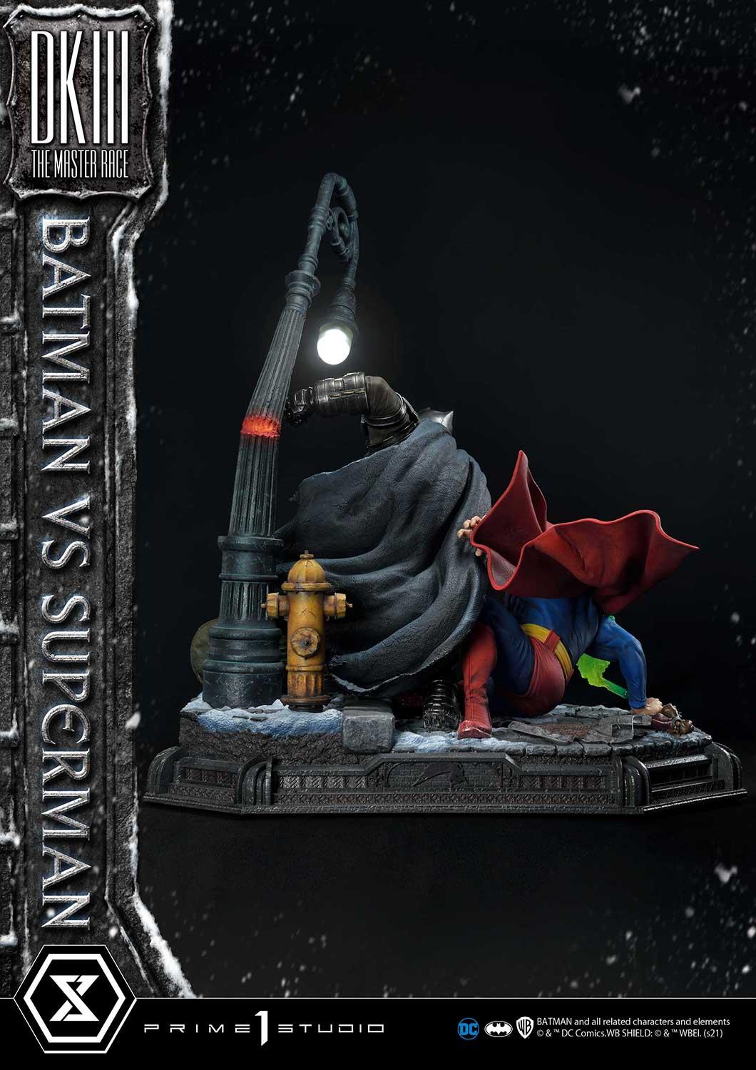 PRE-ORDER Batman versus Superman Statue - Image 4