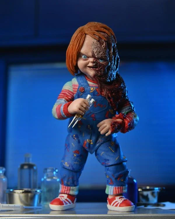 Chucky Ultimate Chucky Figure - Image 3