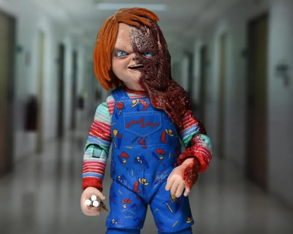 Chucky Ultimate Chucky Figure - Image 4