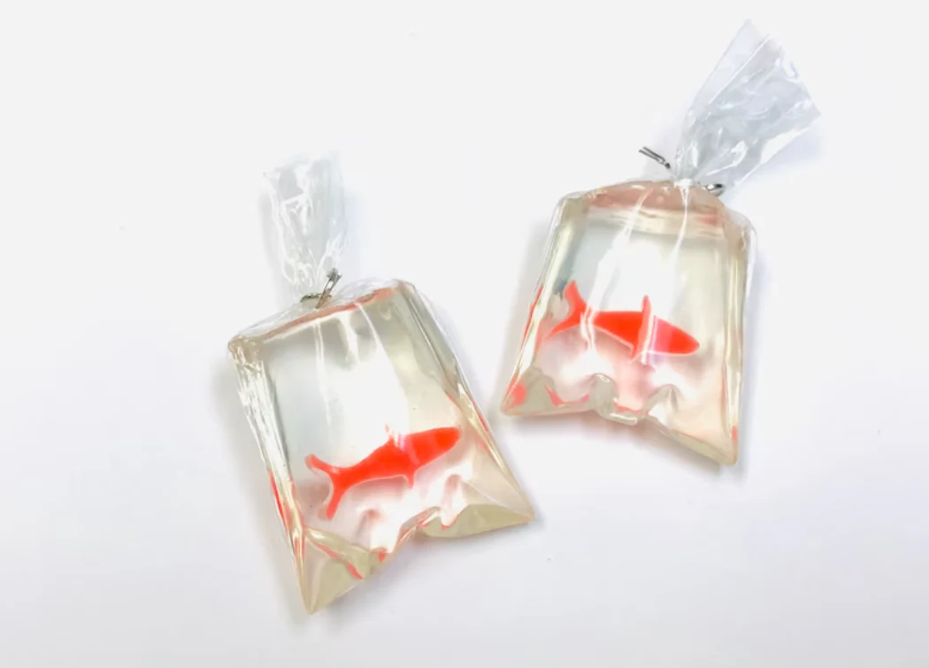 Goldfish Bag Earrings - Image 4