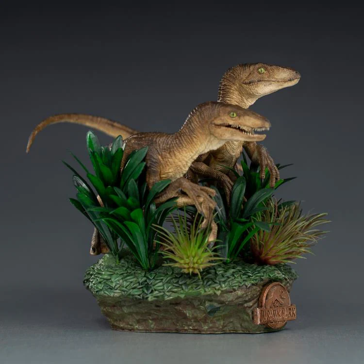 Jurassic Park Just The Two Raptors 1/10 Deluxe Art Scale Limited Edition Statue - Image 3