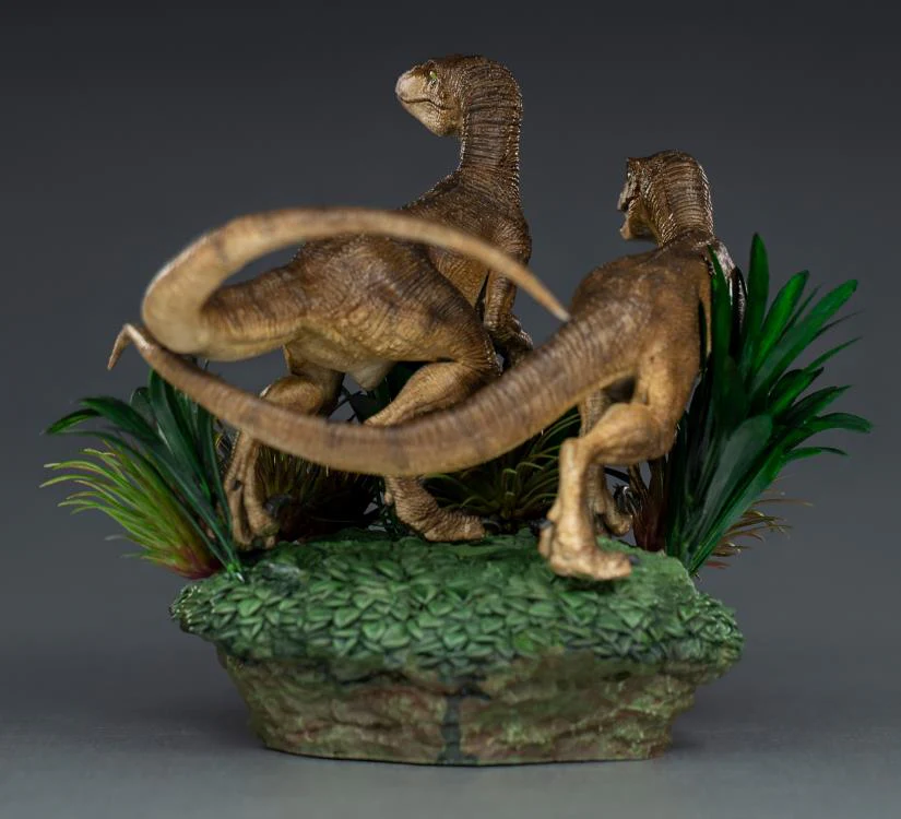 Jurassic Park Just The Two Raptors 1/10 Deluxe Art Scale Limited Edition Statue - Image 5