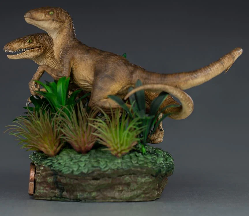Jurassic Park Just The Two Raptors 1/10 Deluxe Art Scale Limited Edition Statue - Image 6