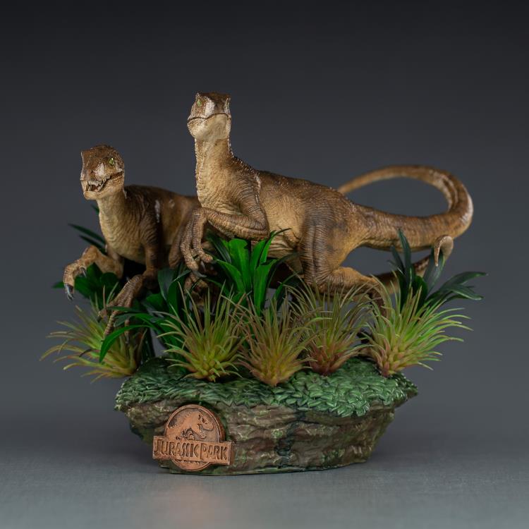 Jurassic Park Just The Two Raptors 1/10 Deluxe Art Scale Limited Edition Statue - Image 7