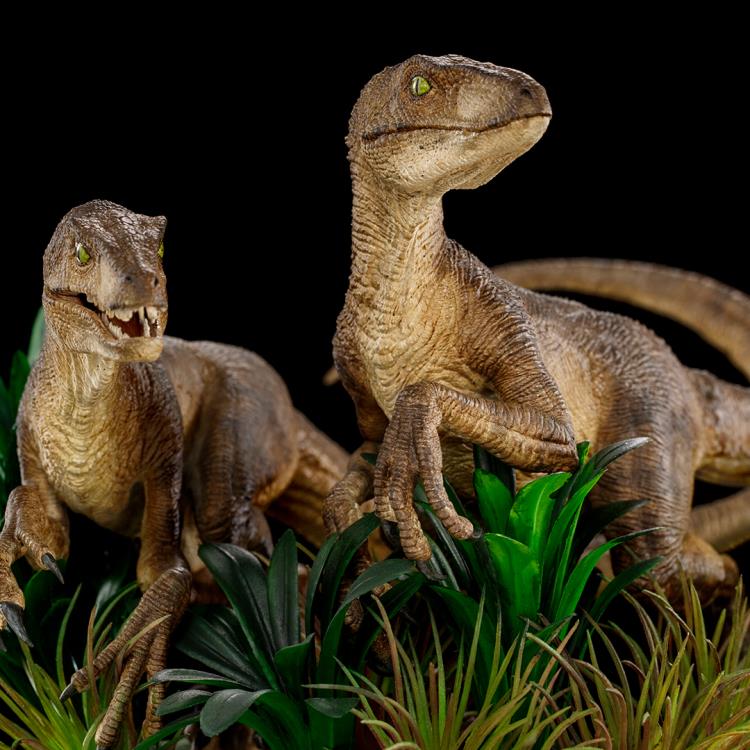 Jurassic Park Just The Two Raptors 1/10 Deluxe Art Scale Limited Edition Statue - Image 8
