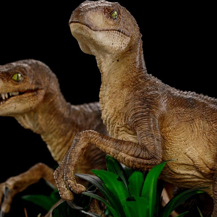 Jurassic Park Just The Two Raptors 1/10 Deluxe Art Scale Limited Edition Statue - Image 9