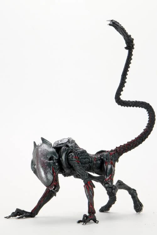 7″ NECA Scale Action Figure – Kenner Tribute Ultimate Night Cougar Alien - Image 13