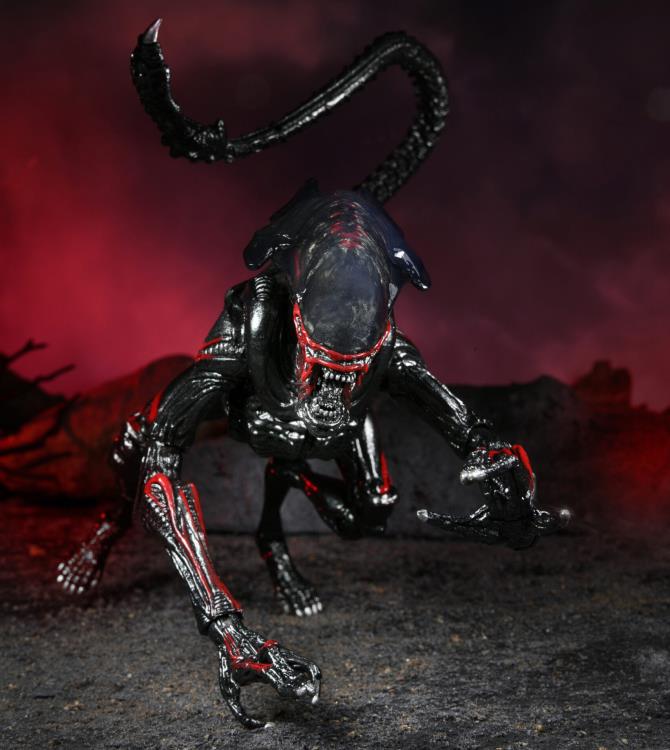 7″ NECA Scale Action Figure – Kenner Tribute Ultimate Night Cougar Alien - Image 5