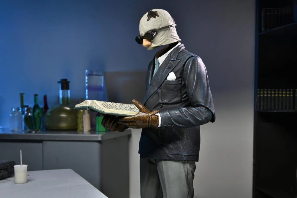 Universal Monsters Ultimate Invisible Man Figure - Image 13