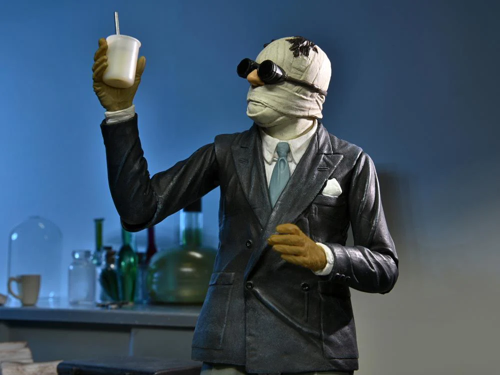 Universal Monsters Ultimate Invisible Man Figure - Image 15