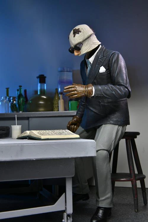 Universal Monsters Ultimate Invisible Man Figure - Image 5