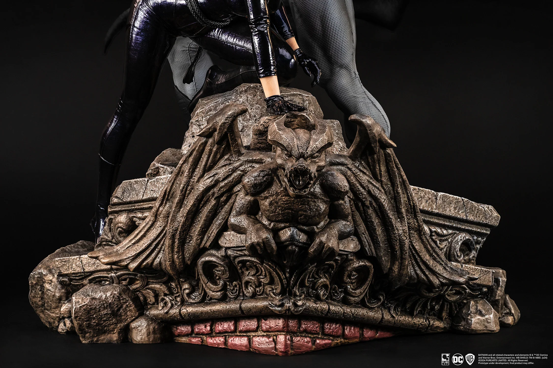 PRE-ORDER Batman & Catwoman Reunion Statue - Image 3
