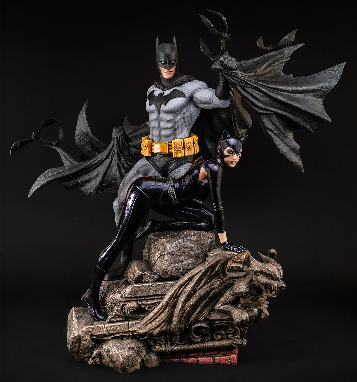 PRE-ORDER Batman & Catwoman Reunion Statue - Image 5