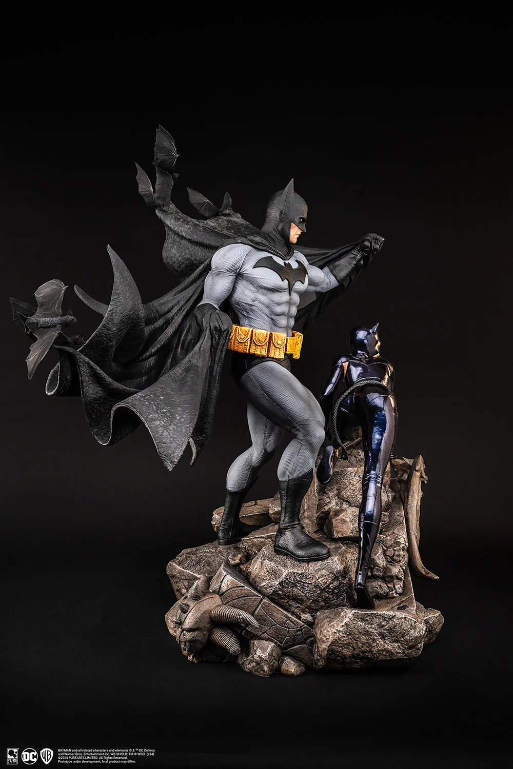 PRE-ORDER Batman & Catwoman Reunion Statue - Image 8