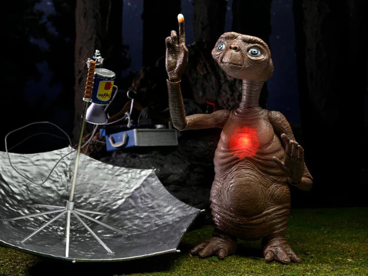 E.T. The Extra-Terrestrial 40th Anniversary Ultimate E.T. Deluxe Set - Image 2