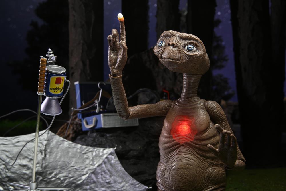 E.T. The Extra-Terrestrial 40th Anniversary Ultimate E.T. Deluxe Set - Image 7