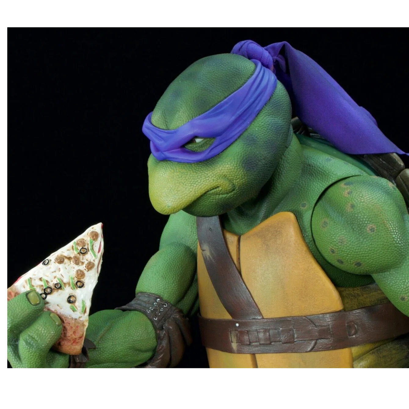 PRE-ORDER Neca TMNT Leonardo 1/4 Scale - Image 2