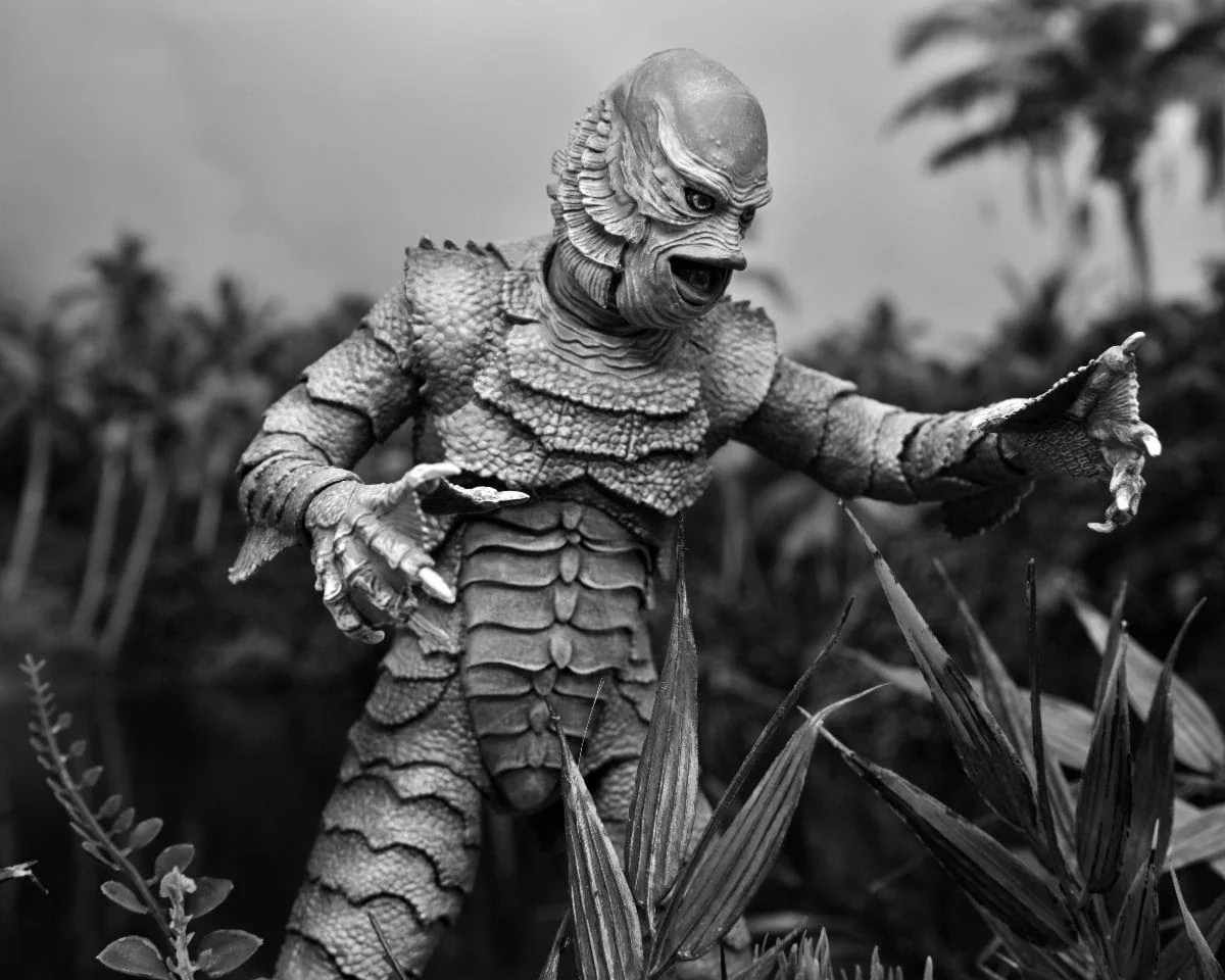 Universal Monsters Ultimate Creature from the Black Lagoon Figure (B&W) - Image 4