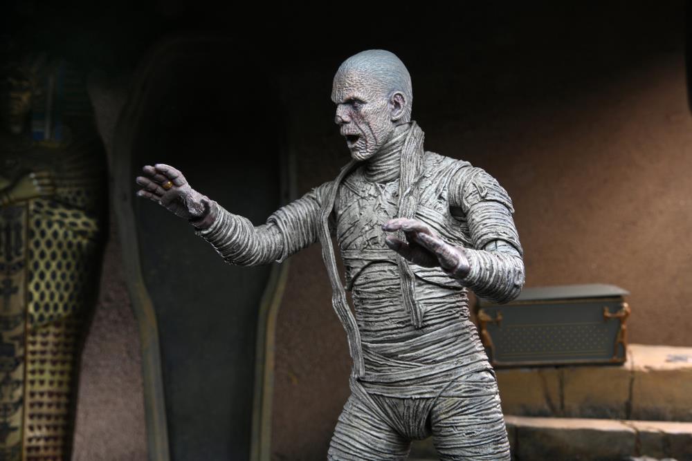 Universal Monsters Ultimate Mummy (Color) Figure - Image 3