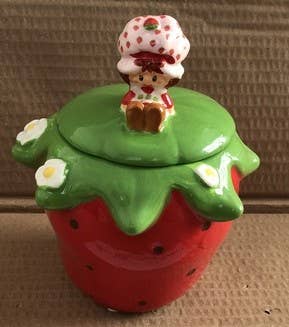 Strawberry Shortcake Sitting Small Sculpted Ceramic Snack Jar - Image 3