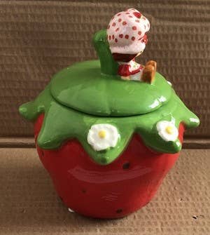 Strawberry Shortcake Sitting Small Sculpted Ceramic Snack Jar - Image 4