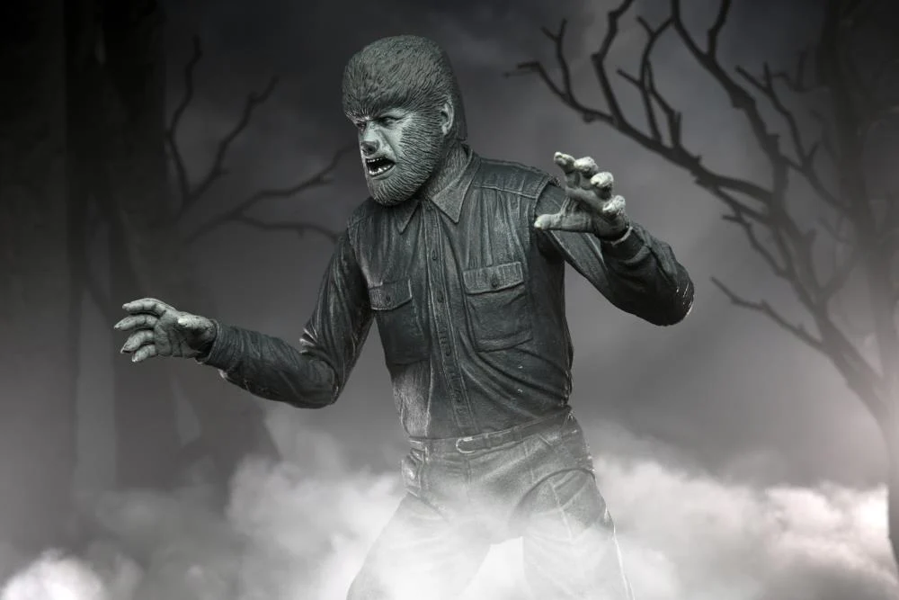 Universal Monsters Ultimate The Wolf Man (Black & White) Figure - Image 10