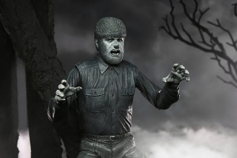 Universal Monsters Ultimate The Wolf Man (Black & White) Figure - Image 11