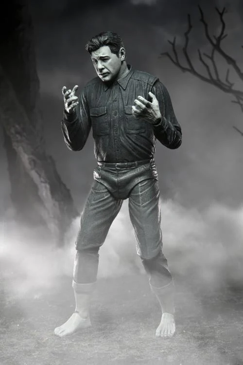 Universal Monsters Ultimate The Wolf Man (Black & White) Figure - Image 14