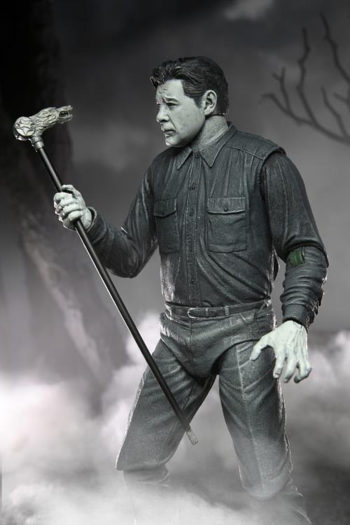 Universal Monsters Ultimate The Wolf Man (Black & White) Figure - Image 15