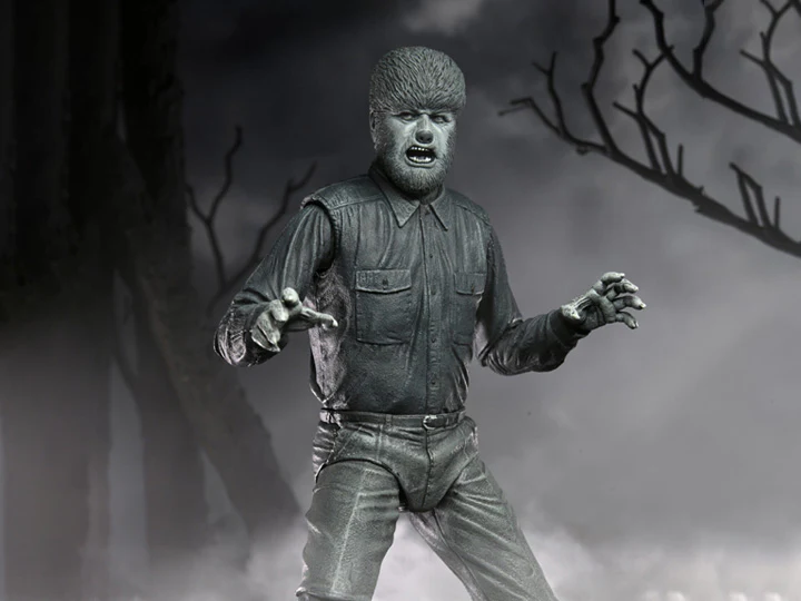 Universal Monsters Ultimate The Wolf Man (Black & White) Figure - Image 2