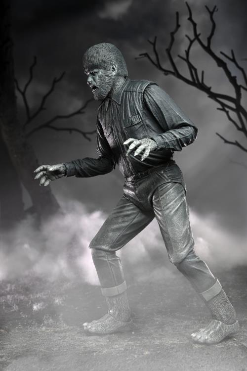 Universal Monsters Ultimate The Wolf Man (Black & White) Figure - Image 5
