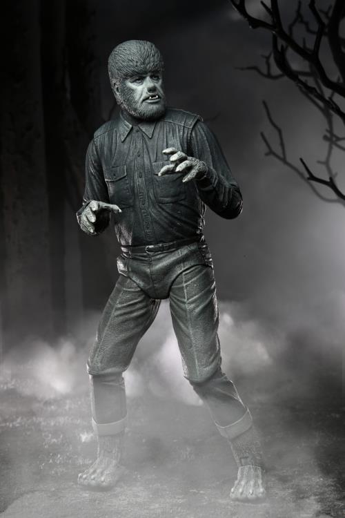 Universal Monsters Ultimate The Wolf Man (Black & White) Figure - Image 7
