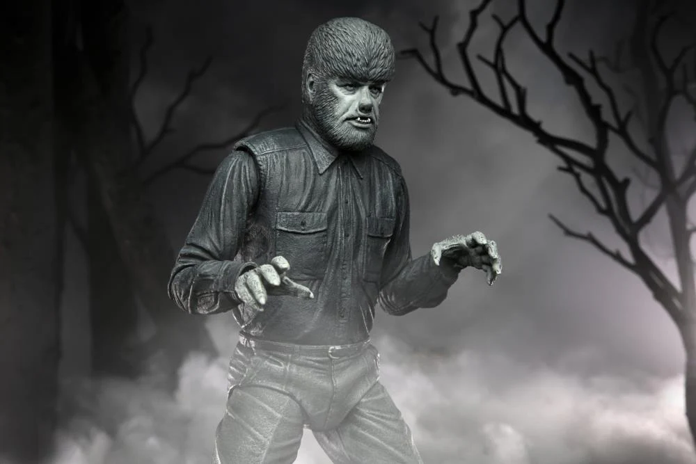 Universal Monsters Ultimate The Wolf Man (Black & White) Figure - Image 8